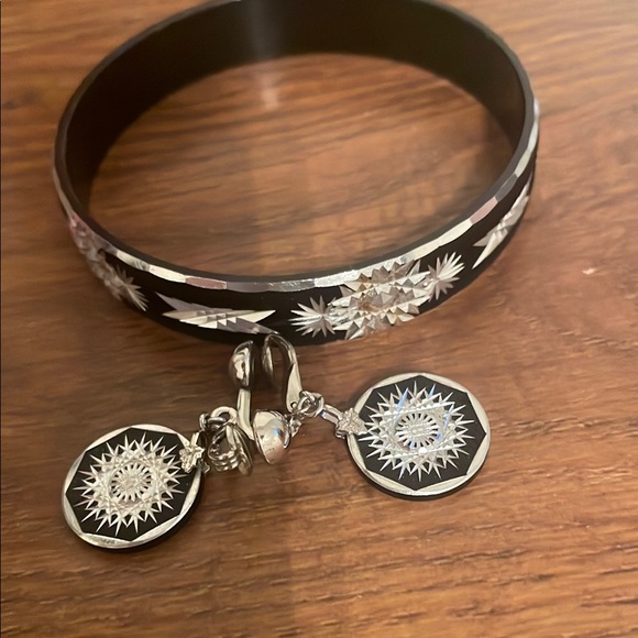 Jewelry - Elegant Black and Silver Bracelet and Earrings Set